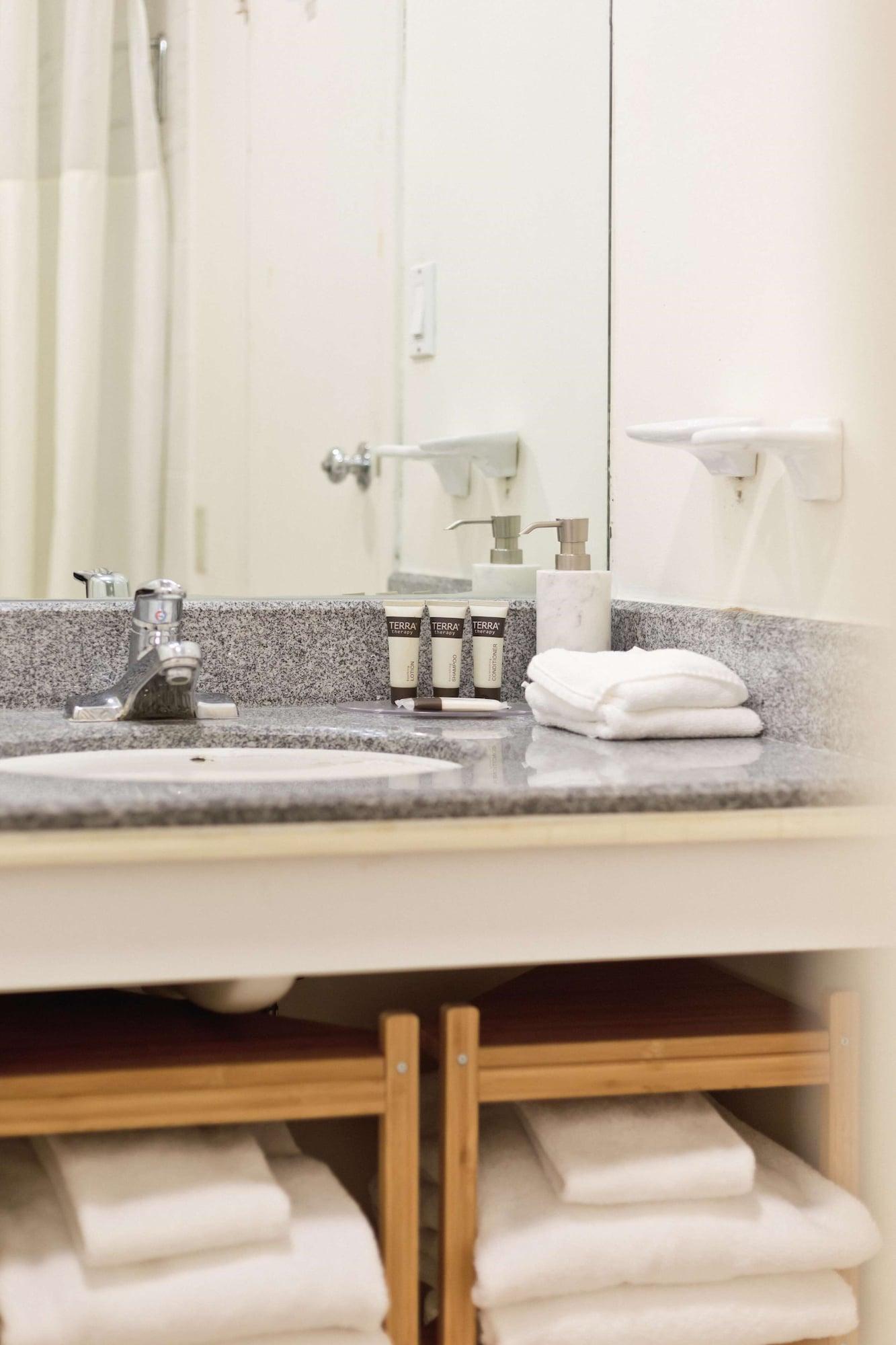 Stamford Suites (Adults Only) מראה חיצוני תמונה
