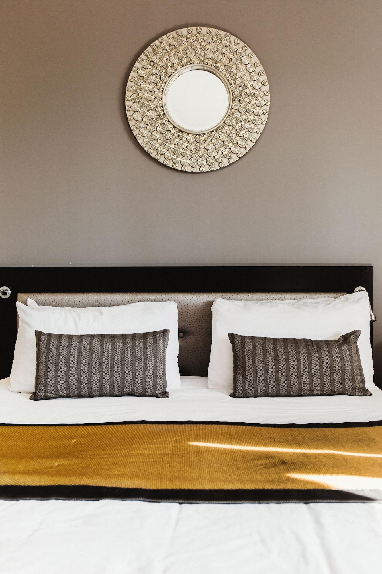 Stamford Suites (Adults Only) מראה חיצוני תמונה