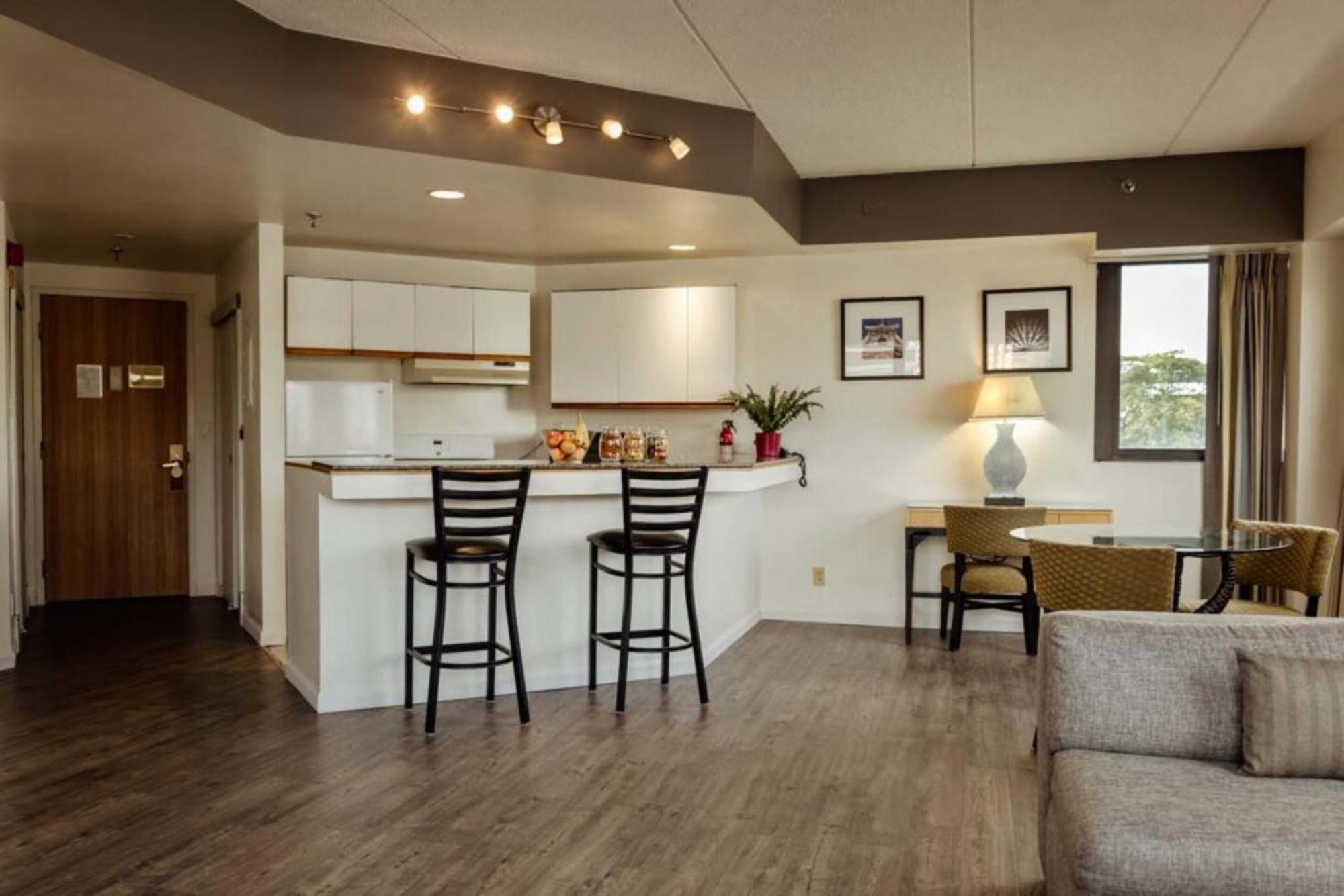 Stamford Suites (Adults Only) מראה חיצוני תמונה