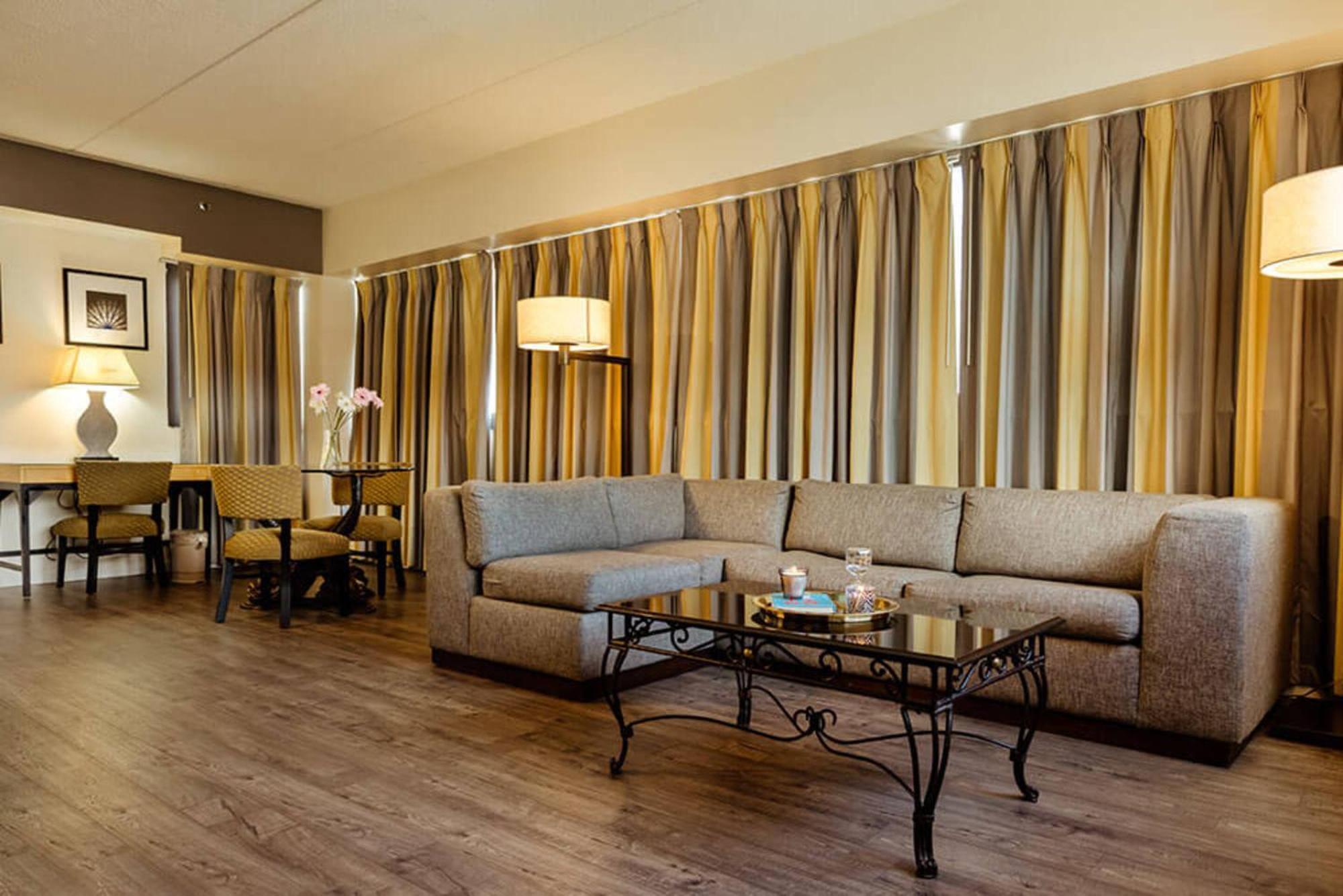 Stamford Suites (Adults Only) מראה חיצוני תמונה