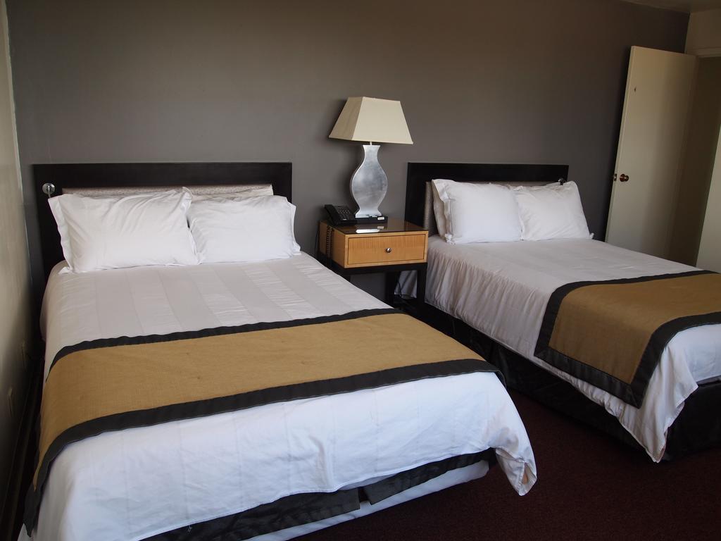 Stamford Suites (Adults Only) מראה חיצוני תמונה