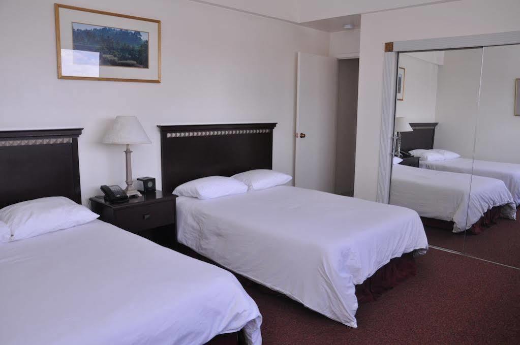 Stamford Suites (Adults Only) מראה חיצוני תמונה